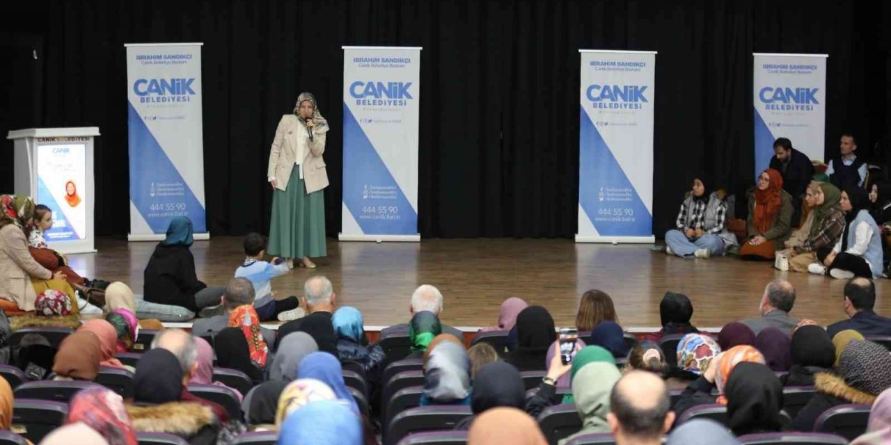 Yazar Merve Gülcemal Caniklilerle konferansta buluştu