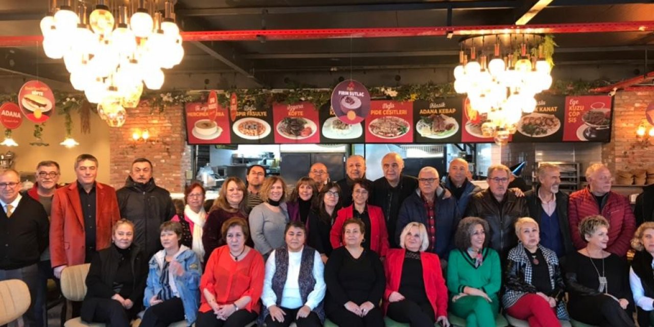 Eskişehir 19 Mayıs Ortaokulu mezunları 50 yıl sonra buluştu