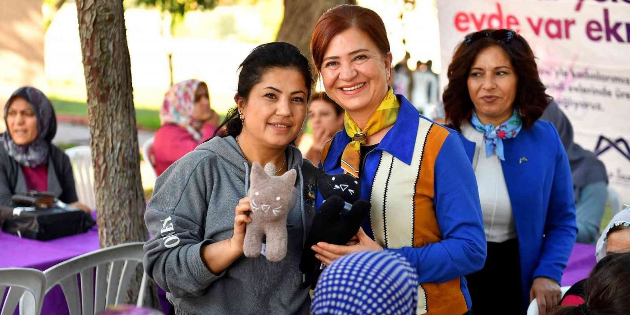 Kadınların ürettiği oyuncaklar çocuklara dağıtılıyor