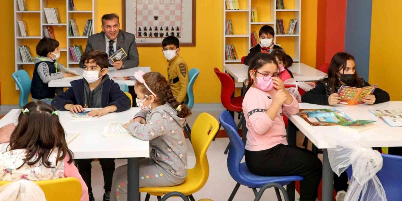 Mersin’de kütüphanesiz okul kalmadı