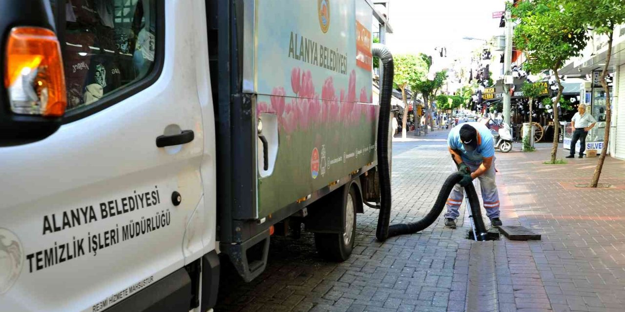 Alanya Belediyesi kendi ürettiği sistem ile şehirdeki tüm mazgalları temizledi