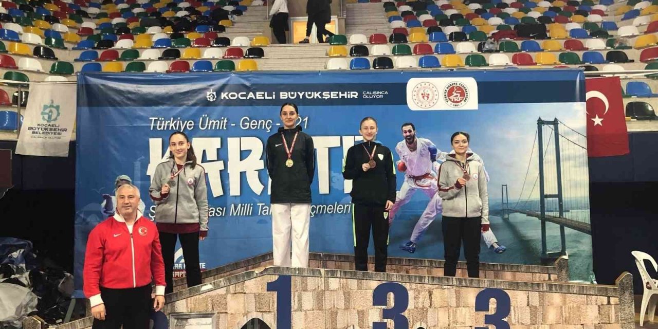 Karatede 2 Türkiye üçüncülüğü