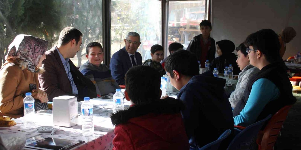 İlçede yetiştirildi, öğrencilere ikram edildi