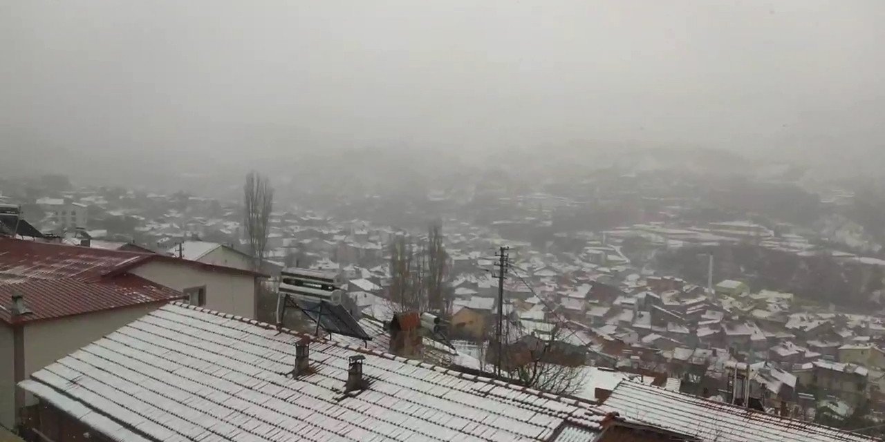 Çelikhan beyaza büründü