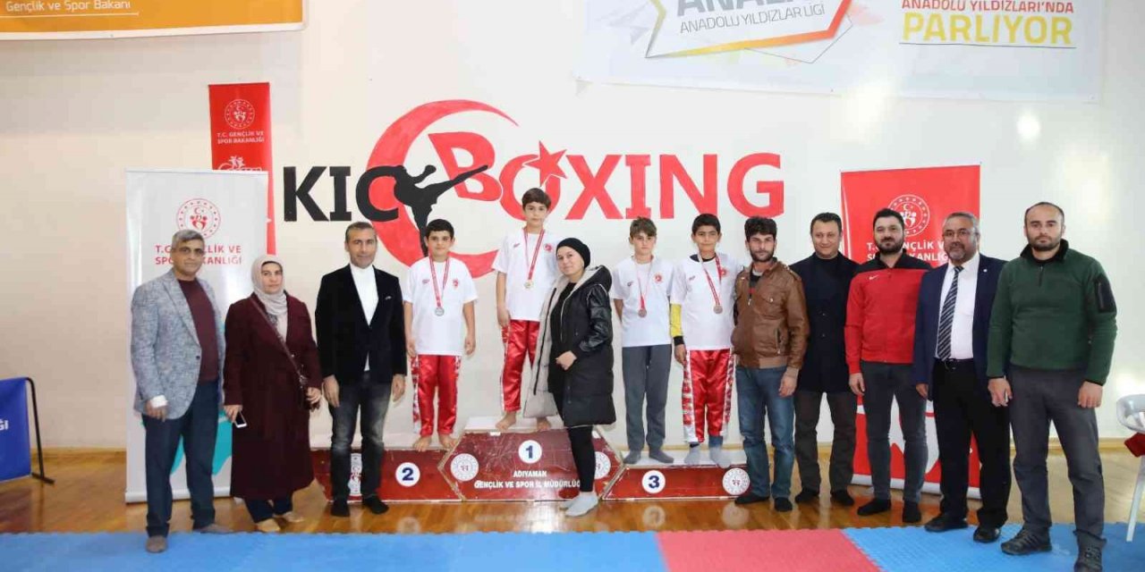 Kick boks şampiyonlarına madalyaları teslim edildi