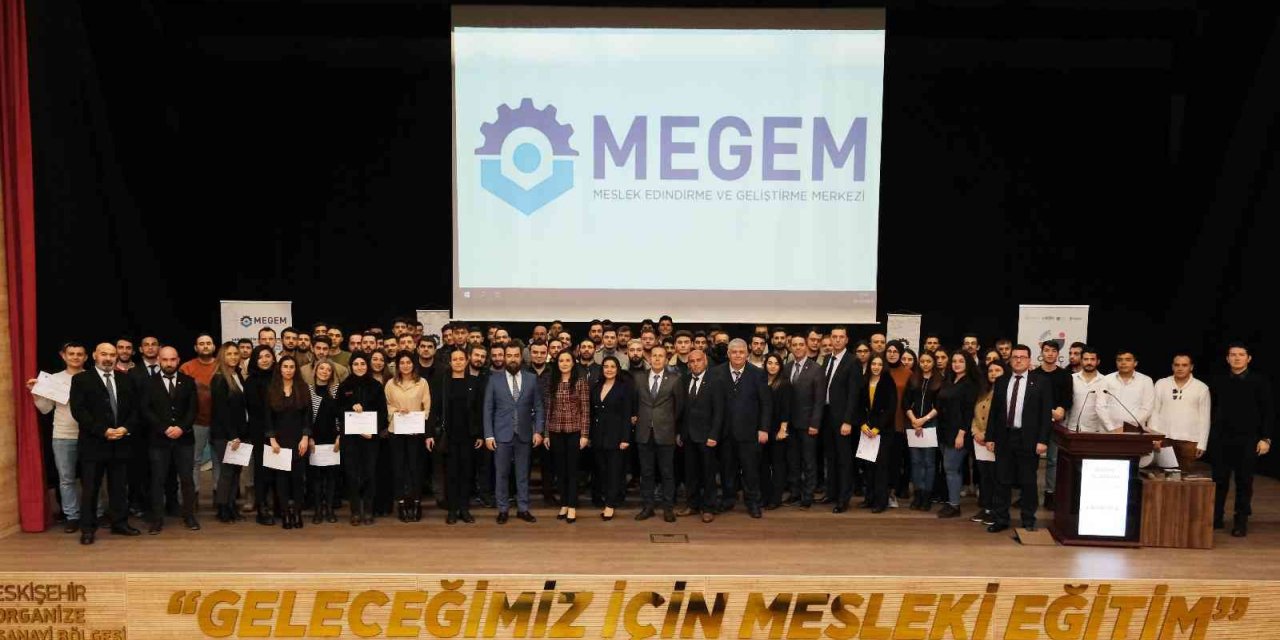 MEGEM’de eğitimlerini tamamlayan 115 genç sertifikalarını alarak iş yaşamına adım attılar