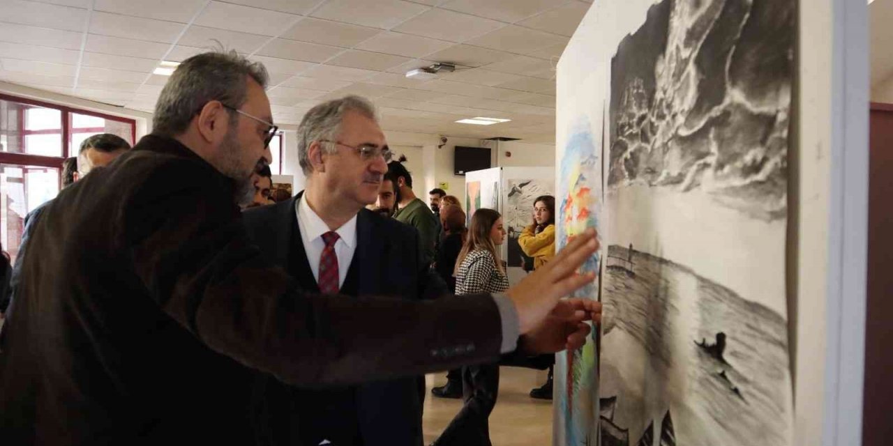 GAÜN öğrencilerinden 25 Aralık sergisi