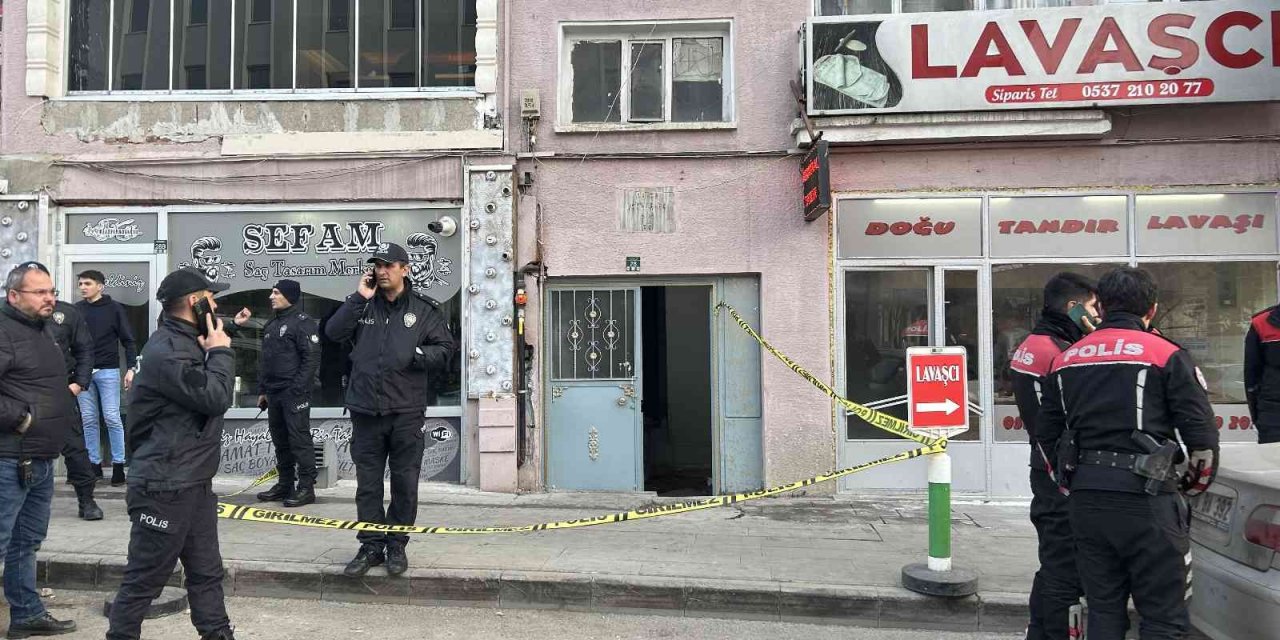 Çayevinde çıkan bıçaklı kavgada bir kişi ağır yaralandı