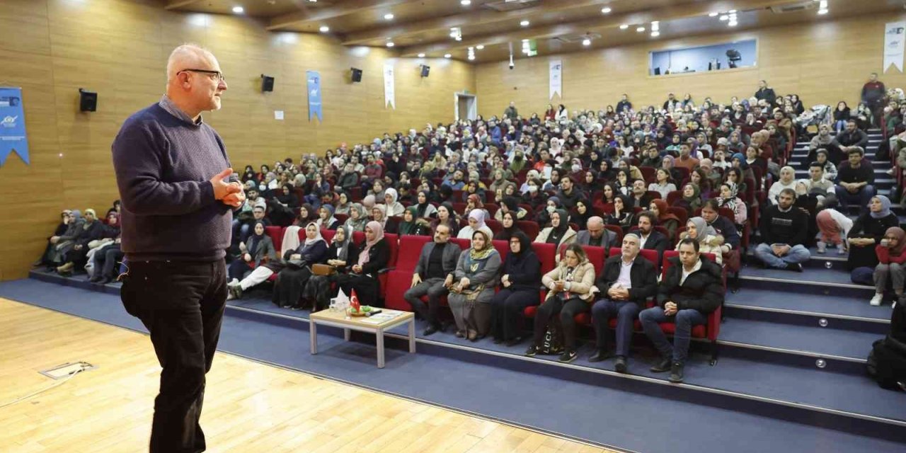 Sultangazi’de "İnsanın Mutluluk Arayışı" isimli söyleşi ilgi gördü