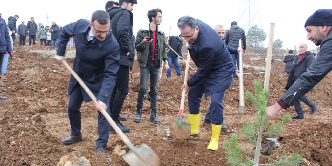 İnönü Üniversitesi’nde bin fidan  toprakla buluşturuldu