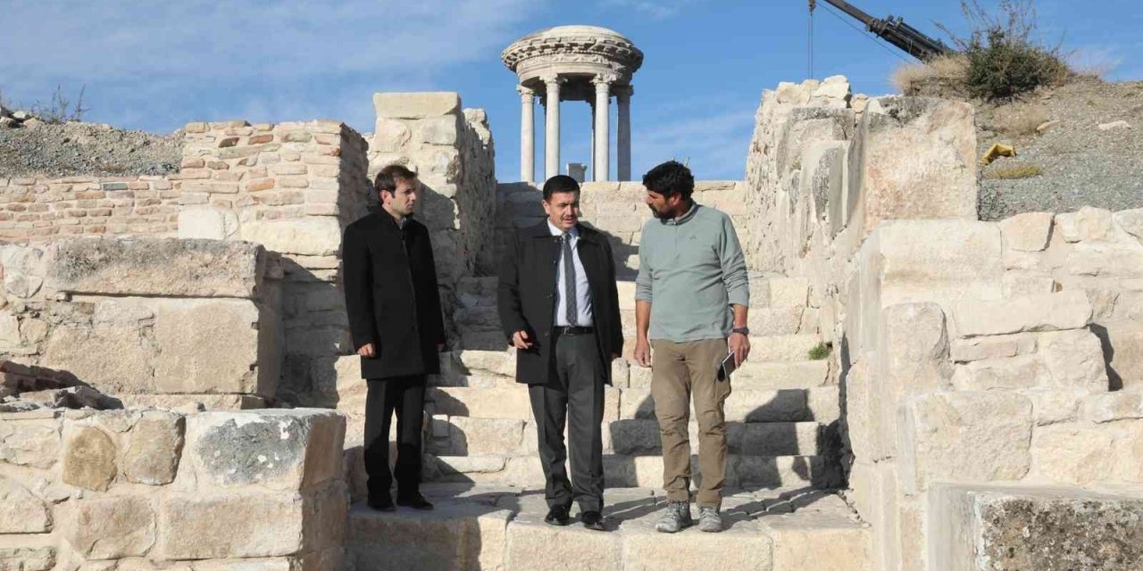 Kibyra Antik Kenti’nin görkemli çeşmesi ayağa kaldırıldı