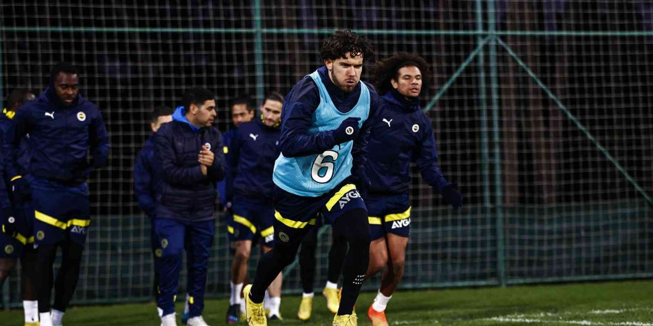 Fenerbahçe, Hatayspor maçı öncesi kampa girdi