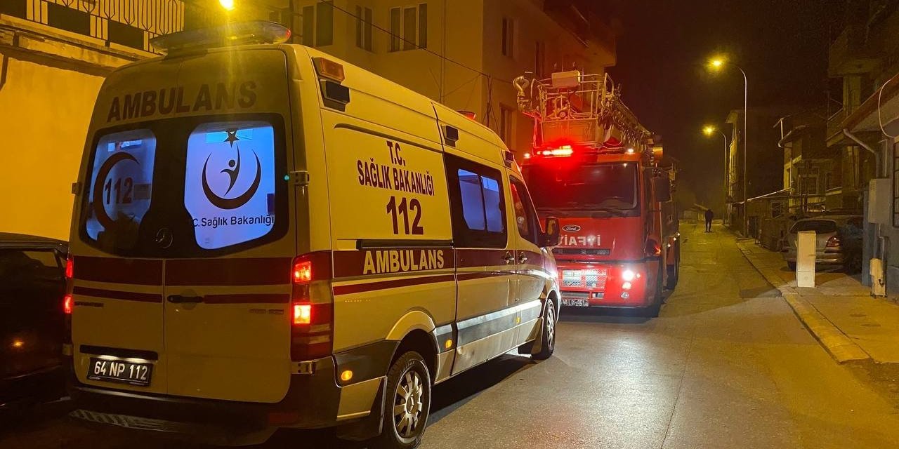 Evde çıkan yangında anne, baba ve çocuk dumandan etkilendi