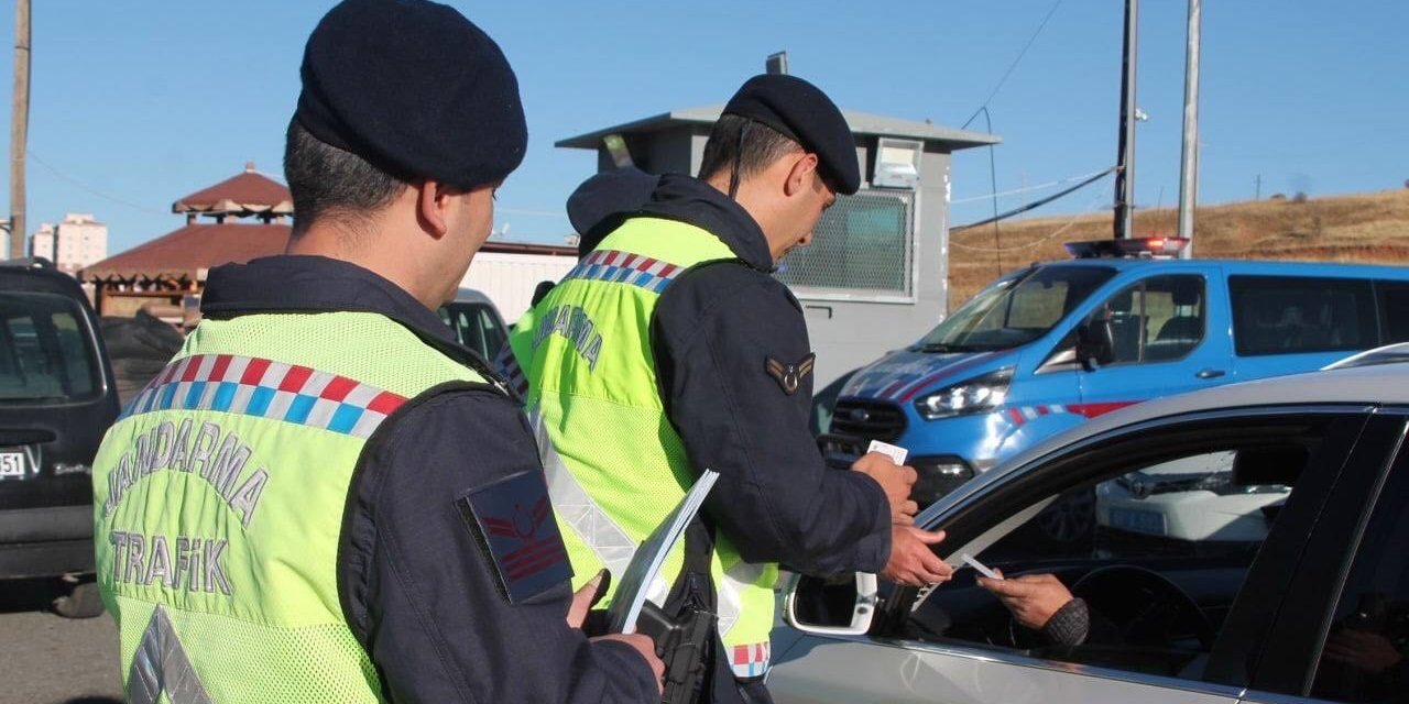 Bayburt’ta jandarmadan trafik denetimi