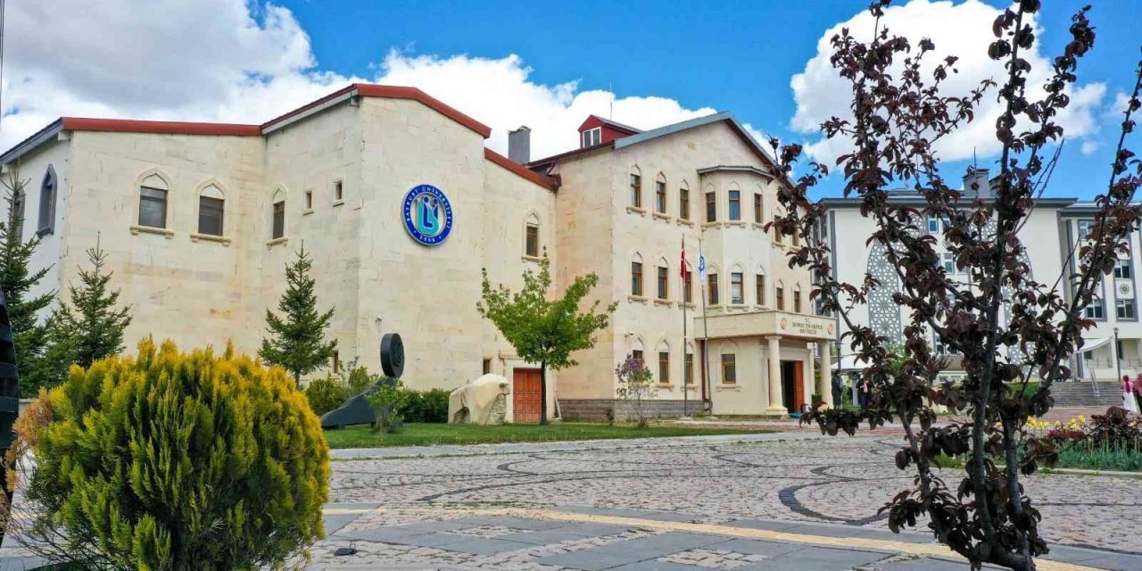 Lisansüstü Eğitim Enstitüsü bahar yılı başvuru takvimi özel kontenjanlarla yayımlandı