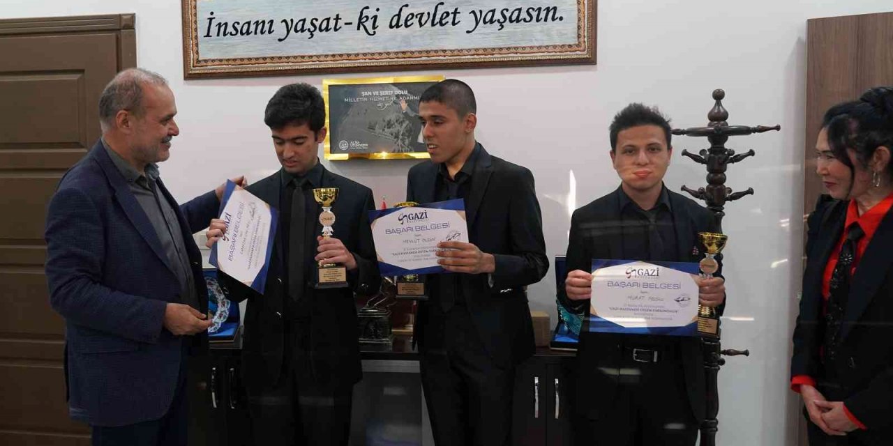 Özel sporcular kupaları ile Uzundemir’i ziyaret etti