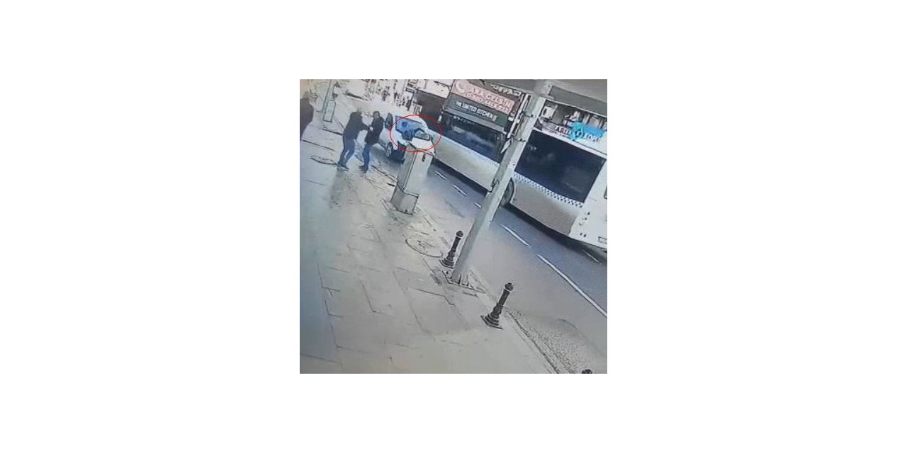 Aracın çarptığı yayanın havaya savrulduğu anlar kameraya yansıdı