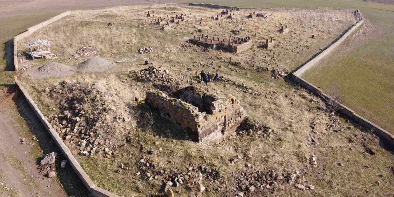 Bitlis’te 556 yıllık mescit tespit edildi