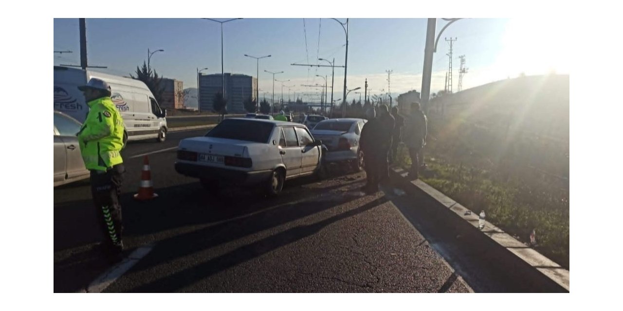 İki otomobil çarpıştı: 1 yaralı