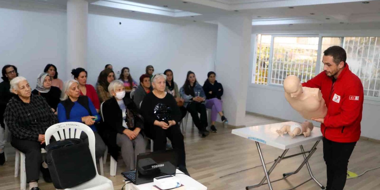 Akdeniz’de mahalle sakinlerine ilkyardım eğitimi