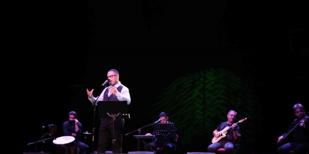 Milli şair, eserleriyle anıldı