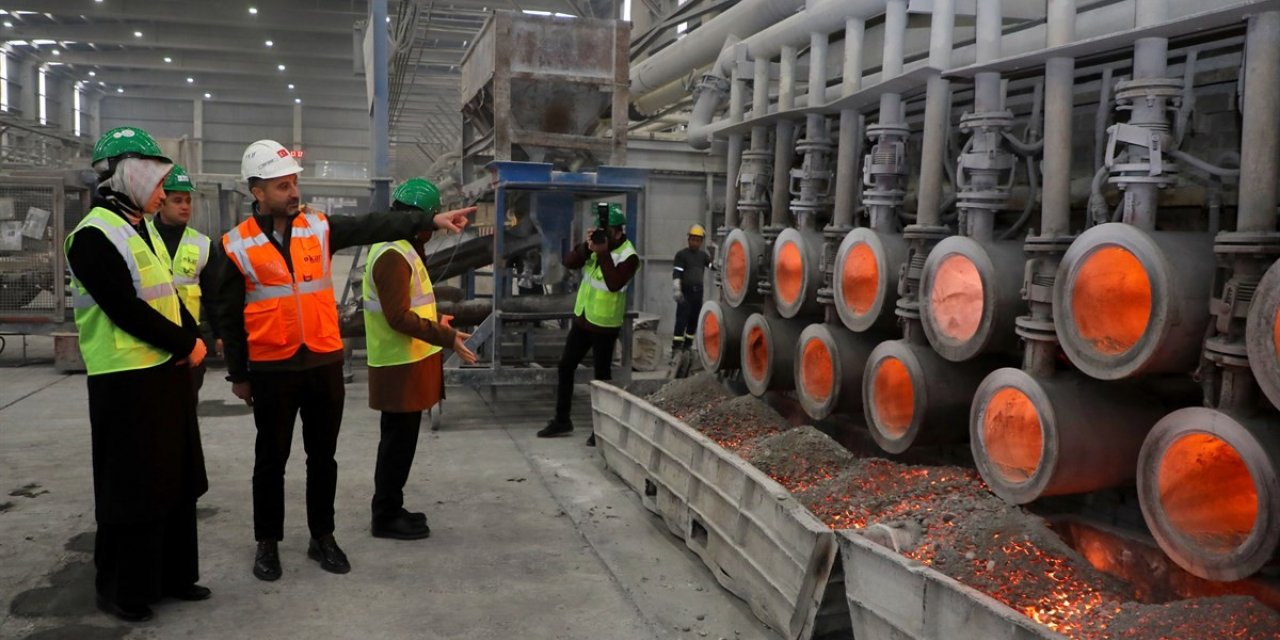 Vali dünyanın sayılı tesislerinden olan magnezyum tesisini inceledi