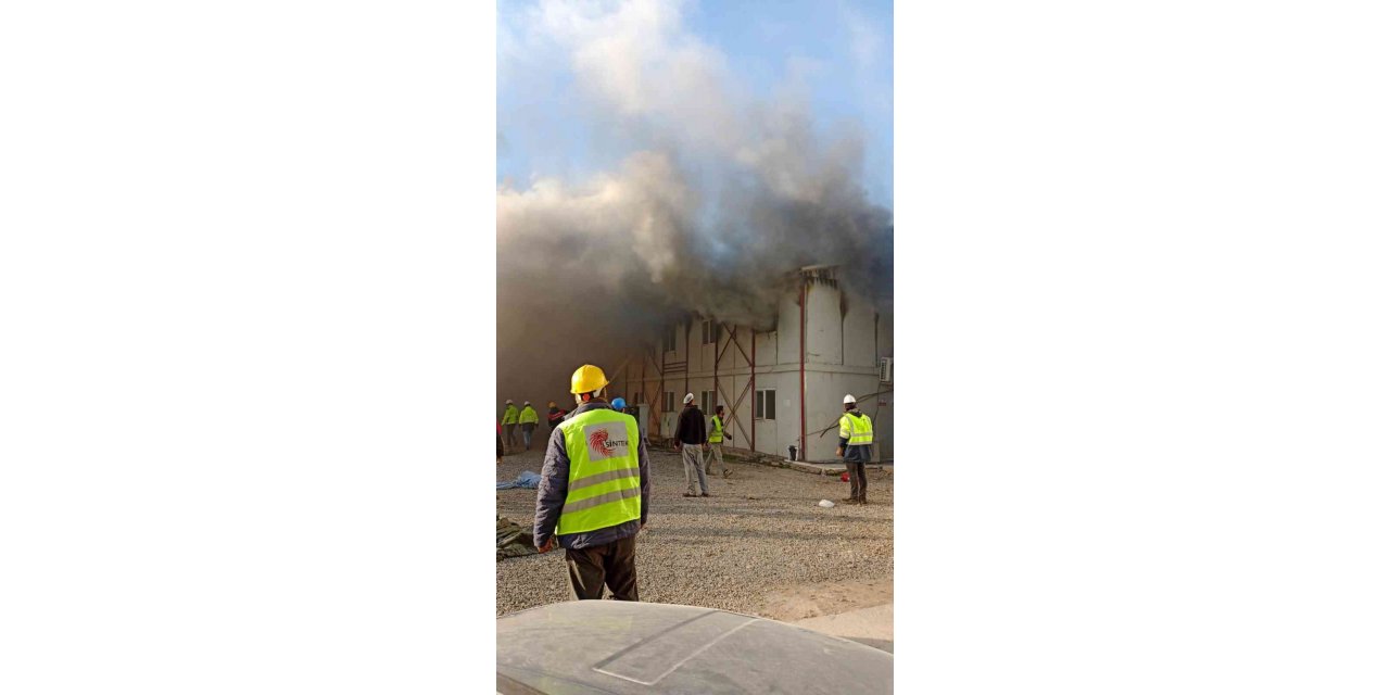 İşçilerin kaldığı yatakhanede çıkan yangın korkuttu