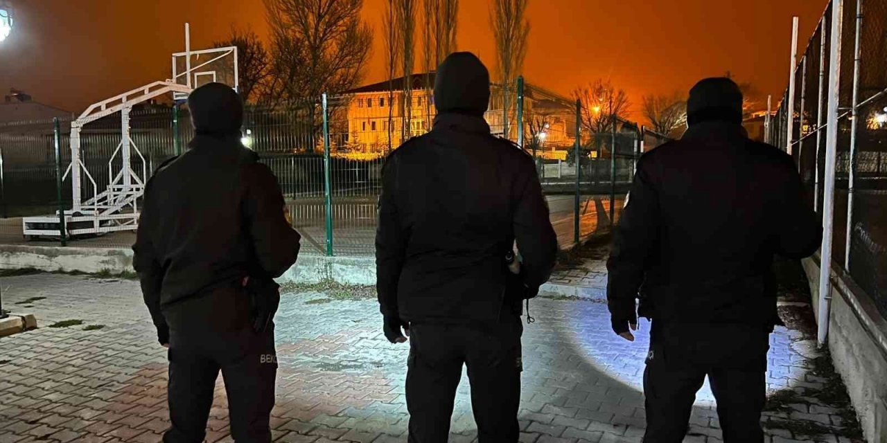 Vatandaşları mahalle ve çarşı bekçilerinin gece devriyelerinden memnun