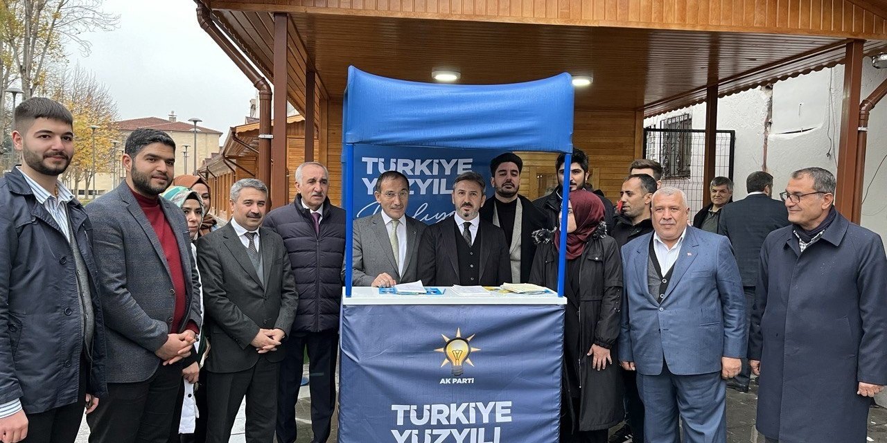 AK Parti ‘Türkiye Yüzyılı’ standı açtı