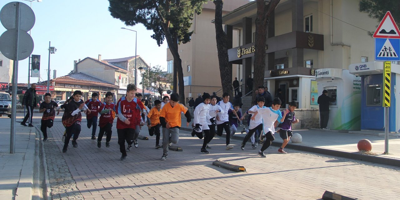 Kula’da Atatürk Kır Koşusu düzenlendi