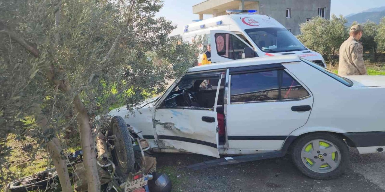Hatay’da otomobil ile motosiklet çarpıştı: 2 yaralı