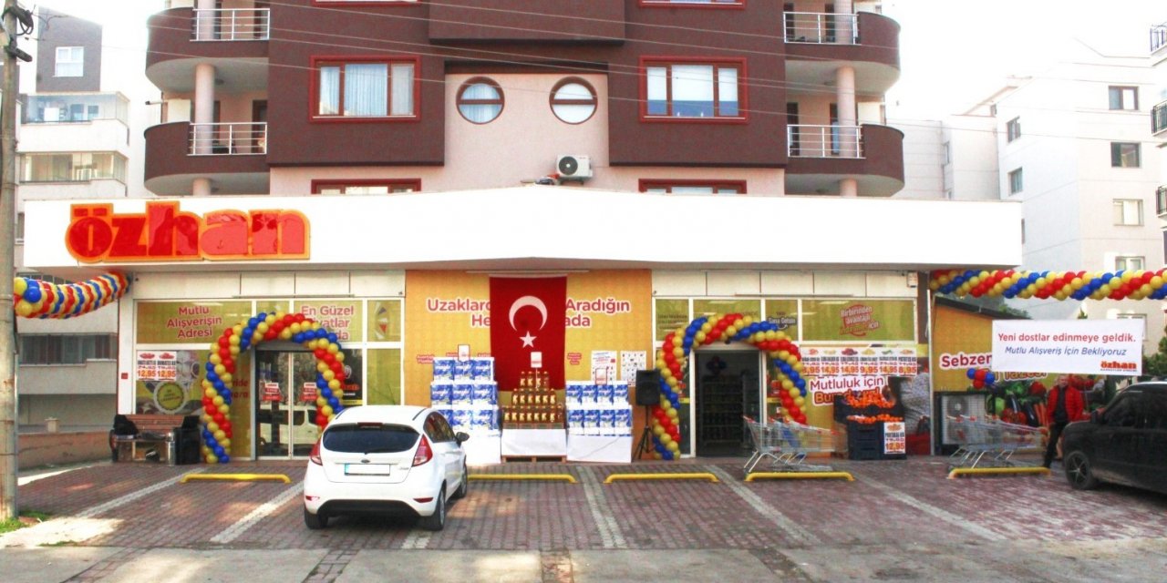 Özhan 51’inci mağazasını Cumhuriyet Mahallesine açtı