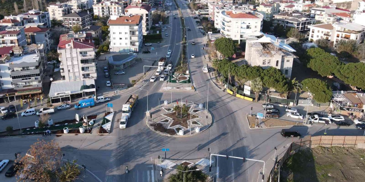 Seferihisar’da kara yollarının yaptığı peyzaj düzenlemesinde sona doğru