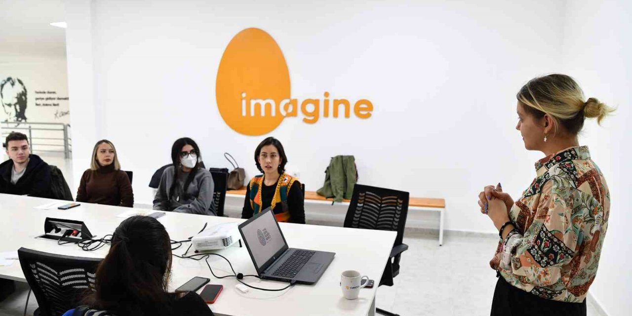 Sosyal girişimcilik eğitimi ve sorun ağacı atölyesi gerçekleştirildi