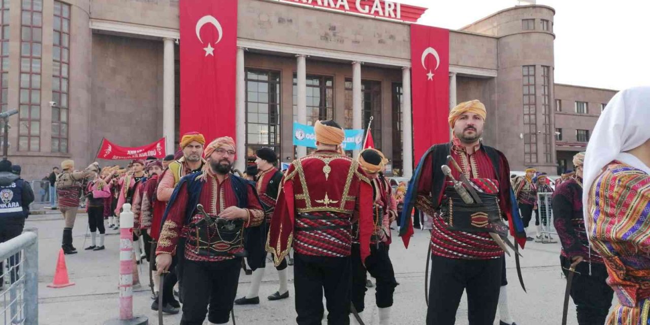 Seymenlerden kortej yürüyüşü