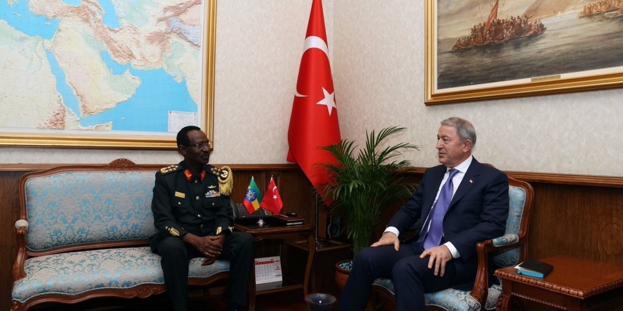 Bakan Akar, Etiyopya Genelkurmay Başkanı Mareşal Birhanu Jula’yı kabul etti