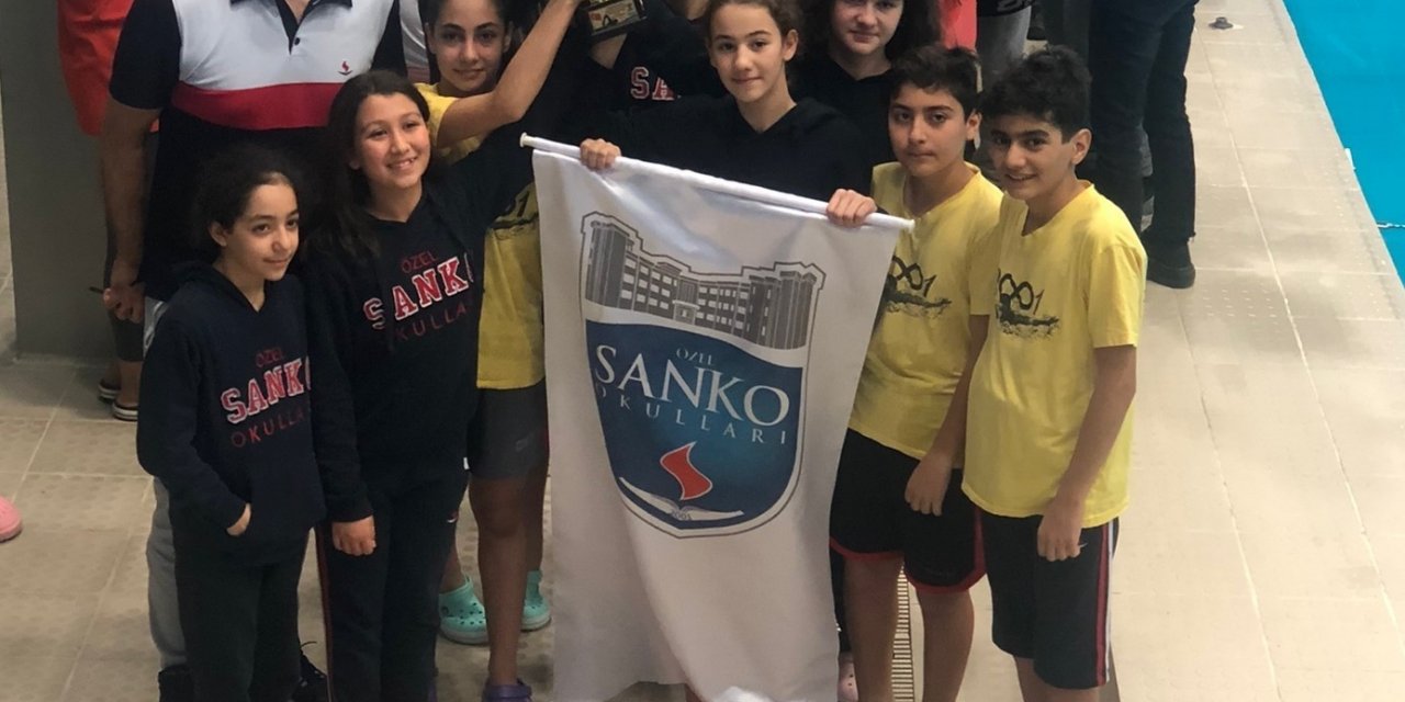 SANKO Okulları öğrencileri yüzmede başarıya doymuyor