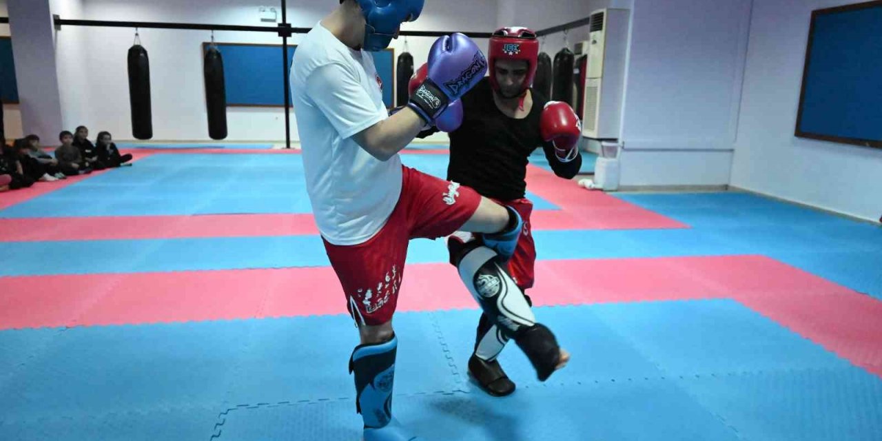 Düğün salonu gençler için spor salonuna dönüştürüldü