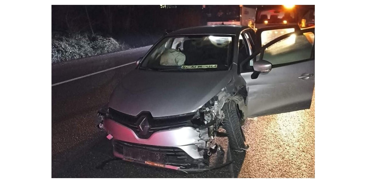 Otomobil bariyerlere çarptı: 6 yaralı