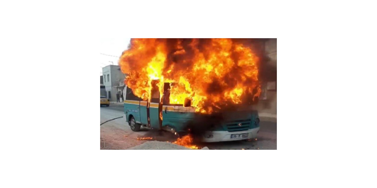 İzmir’de yolcu minibüsü alev alev yandı