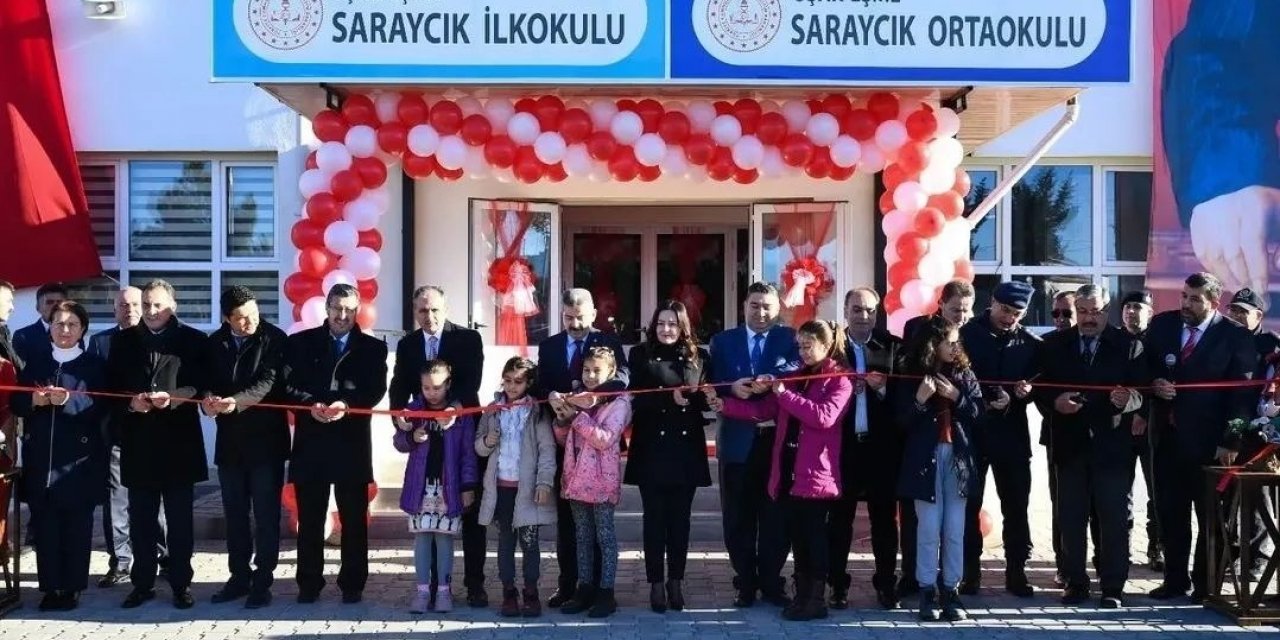 Eşme Saraycık İlkokulu ve Ortaokulunun resmi açılışı yapıldı