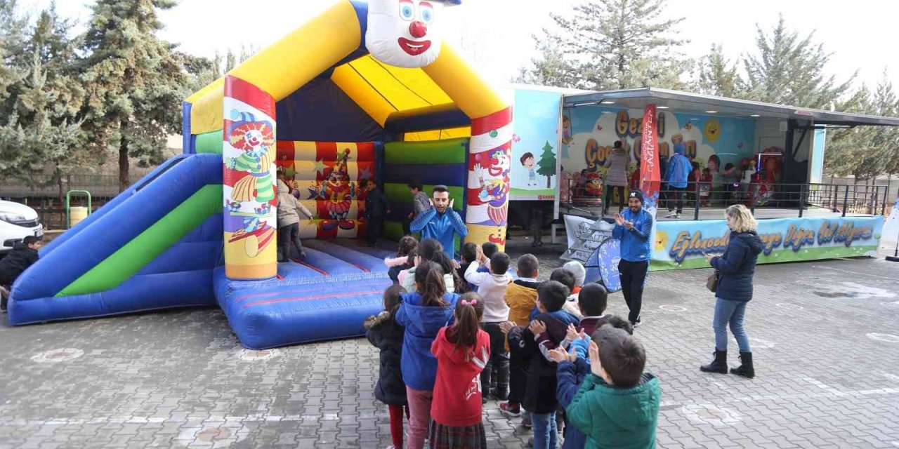 Dezavantajlı çocuklar için mobil eğlence