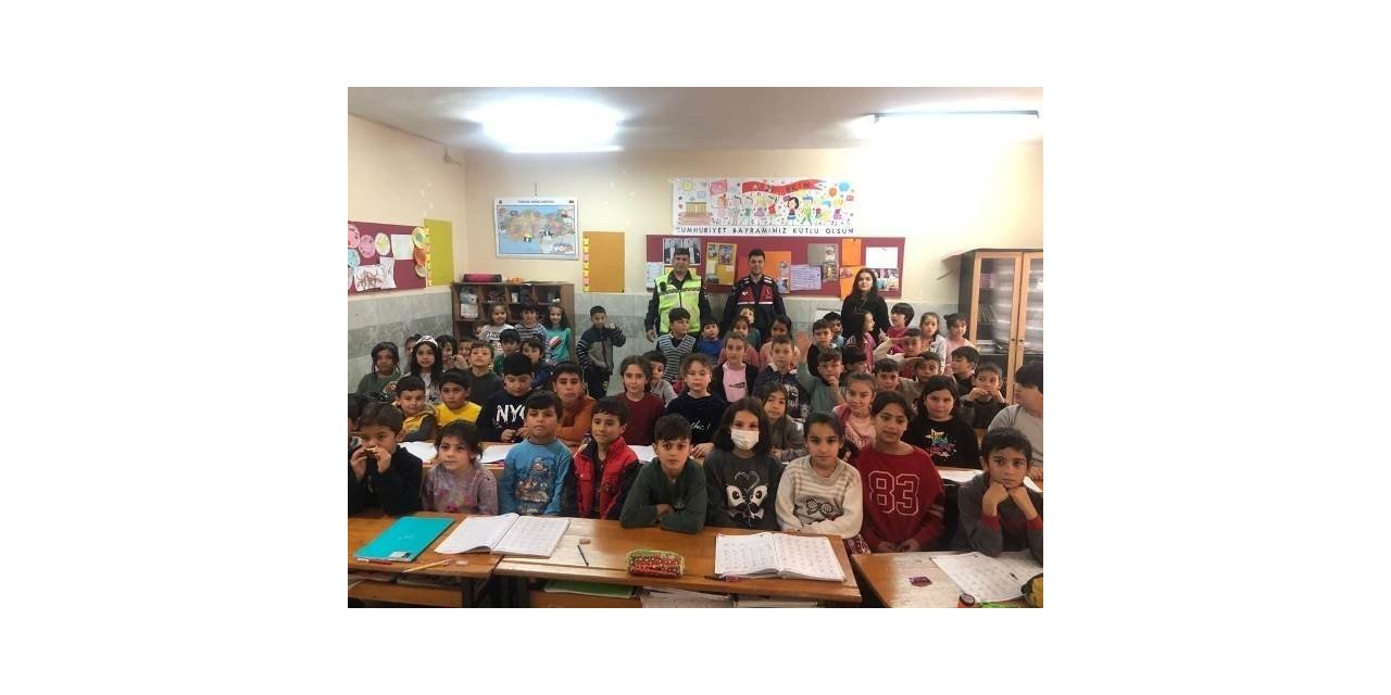 Bozyazı’da jandarmadan öğrencilere trafik eğitimi
