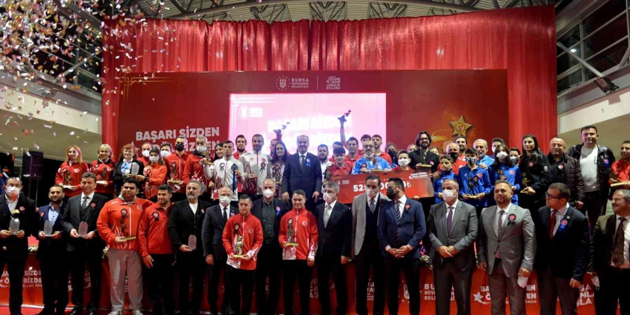 Bursa’da sporun yıldızlarına ödül yağmuru