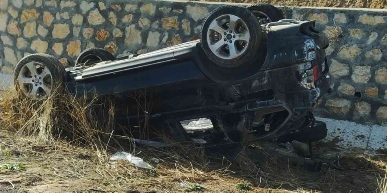 Takla atan otomobil şarampole devrildi: 1 ölü, 3 yaralı