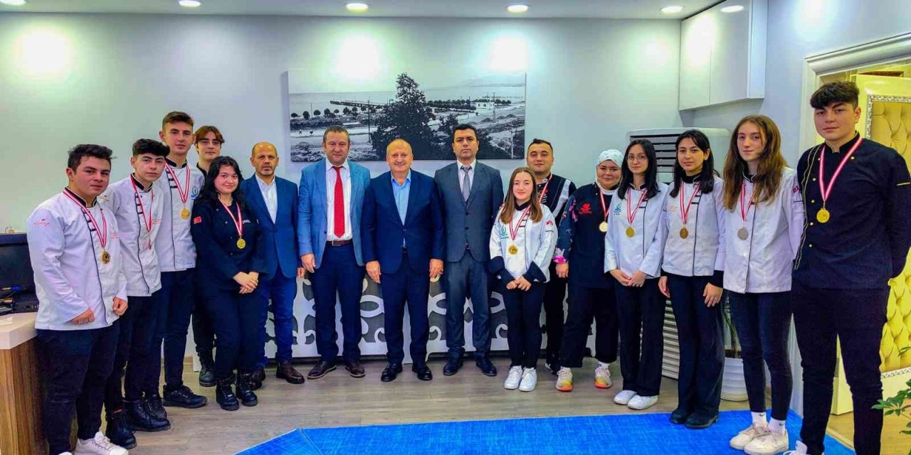Geleceğin şefleri, 14 madalya ile Ünye’ye döndü