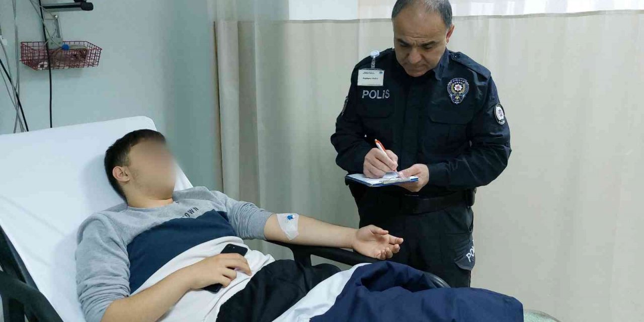 Okul önünde öğrenci öğrenciyi bıçakladı