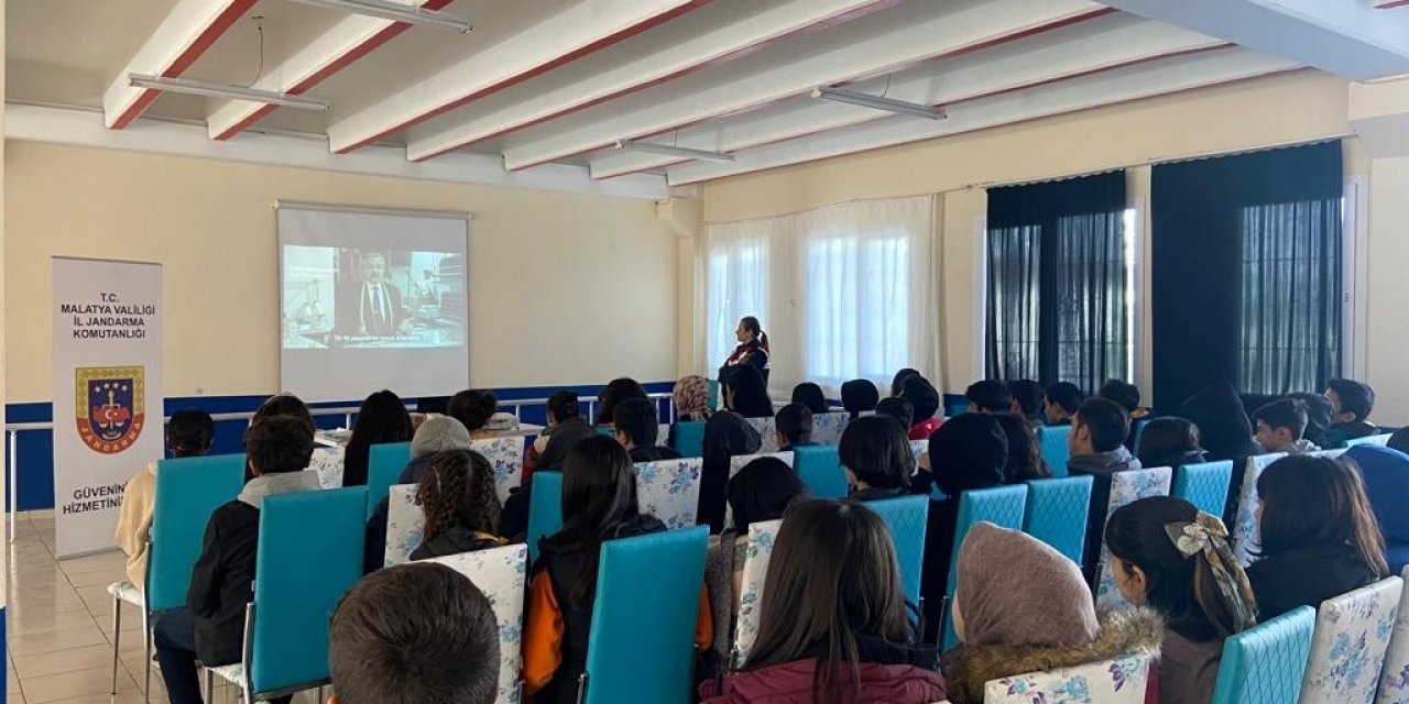 Jandarmadan öğrencilere bilgilendirme