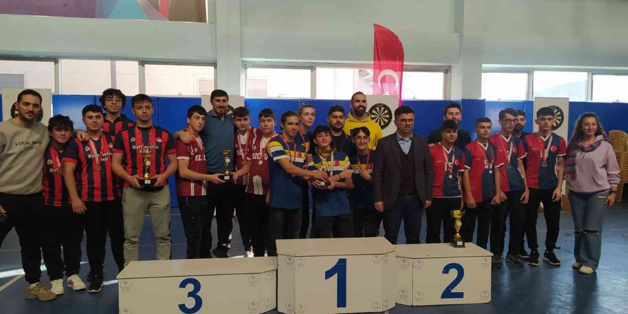 Gençler dart müsabakaları yapıldı