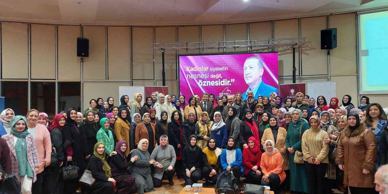 “Siyaset Akademisi Kadın” yoğun katılımla devam ediyor